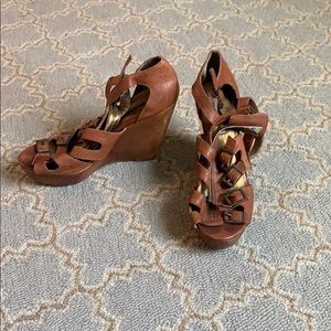 Cynthia Vincent wedged! With buckles!